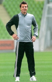 Vorderansicht des Polyesteranzuges.