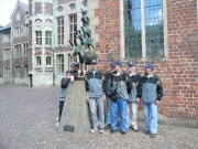 Die MTV'ler vor den Bremer Stadtmusikanten