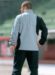 Rückenansicht des Präsentationsanzuges.