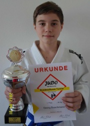 Mit einem hervorragenden ersten Platz auf dem Sichtungsturnier in Backnang des Deutschen Judobundes (DJB) empfiehlt sich der MTV-Judoka Georg Buschmann für den Talentpool des DJB-Nachwuchses. 